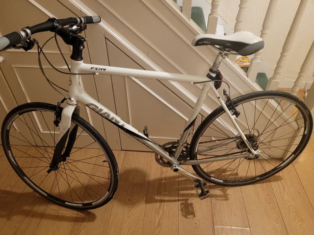 giant  aluxx 6000 butted tubing bike white and grey fcr