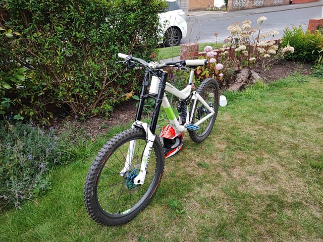 Custom hope spec dh bike merida duncan