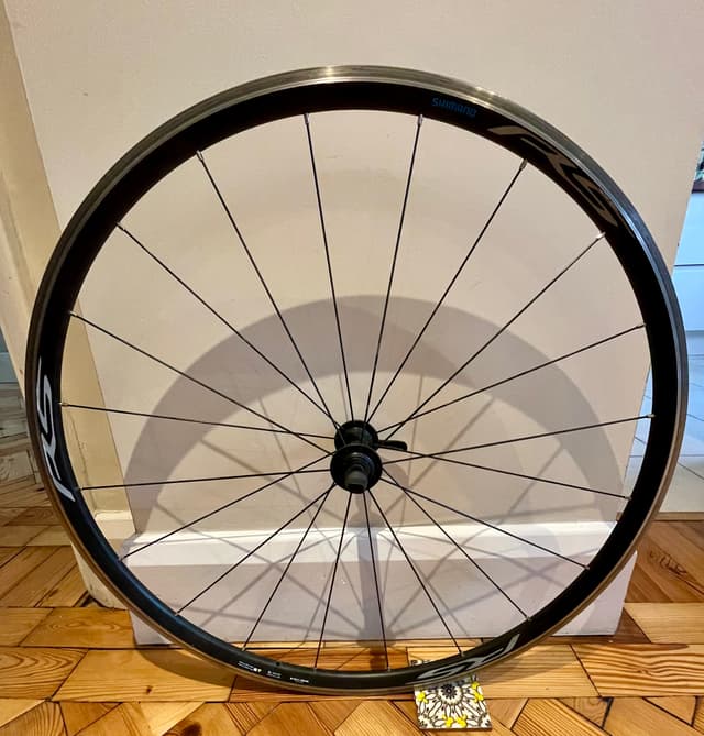 Shimano R/S 700 front wheel