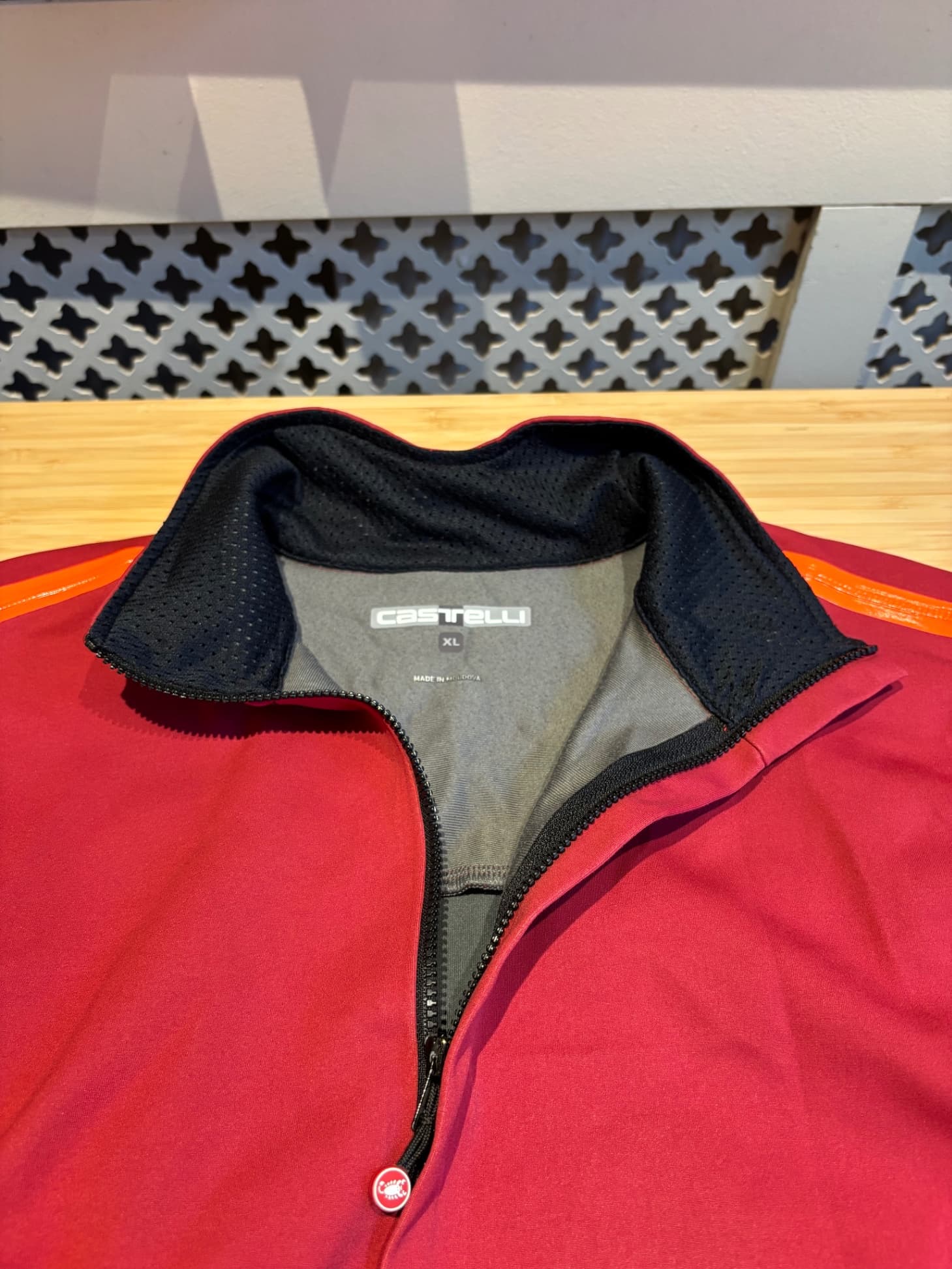 Main image 6
