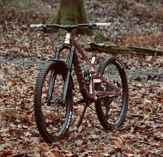 2022 Kona process X CR size large enduro bike, 170mm front travel and 180mm rear travel, great bike, a real eye catcher 