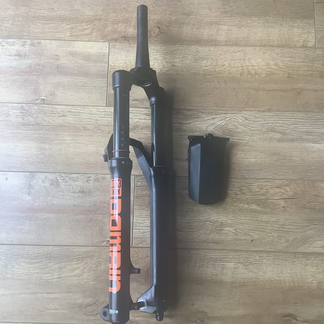 Rockshox Domain RC Suspension Forks 29” 160mm  plus mudguard 