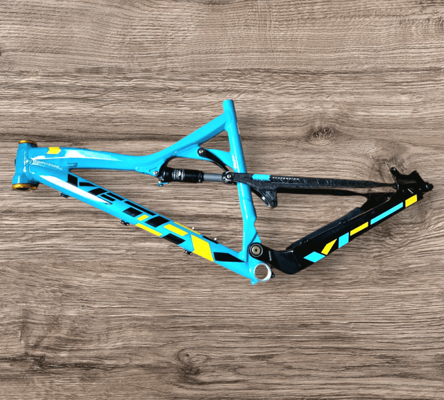 Yeti 575 2011  Medium with chris king headset 