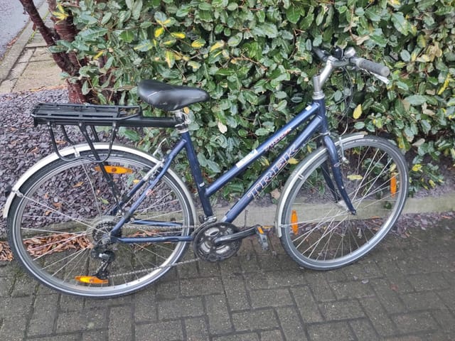 Trek 7100FX - Medium - 21 speed