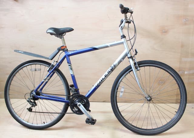 Raleigh 18 gear hybrid. Sturdy and comfortable city bike. Good working order. Large size